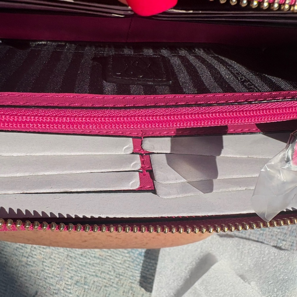 NWT Victoria's Secret Large Hot Pink Quilted Wallet 🛍️❤️💕 - Picture 11 of 11
